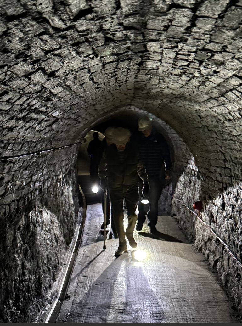Victoria Tunnel P2.jpg (76000 bytes)